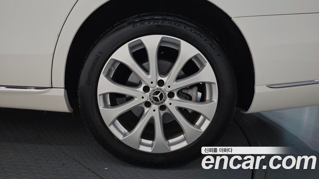 Mercedes-Benz E-Class E300 4MATIC Exclusive