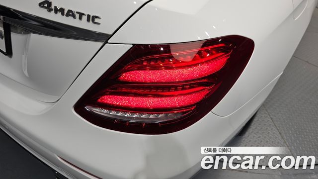 Mercedes-Benz E-Class E300 4MATIC Exclusive
