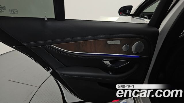 Mercedes-Benz E-Class E300 4MATIC Exclusive