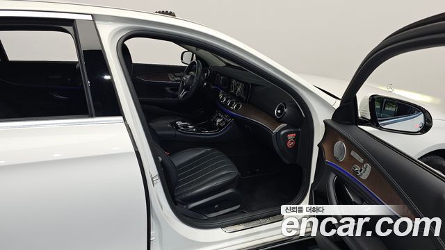 Mercedes-Benz E-Class E300 4MATIC Exclusive