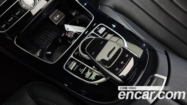 Mercedes-Benz E-Class E300 4MATIC Exclusive