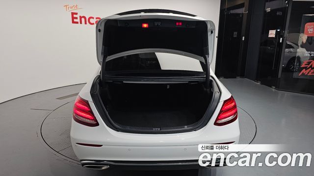 Mercedes-Benz E-Class E300 4MATIC Exclusive