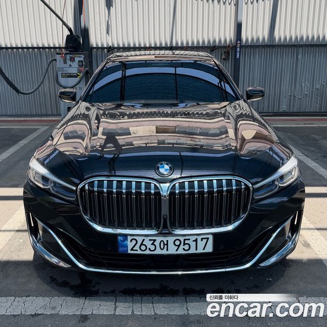 BMW 7-Series 740Li xDrive Design Pure Excellence