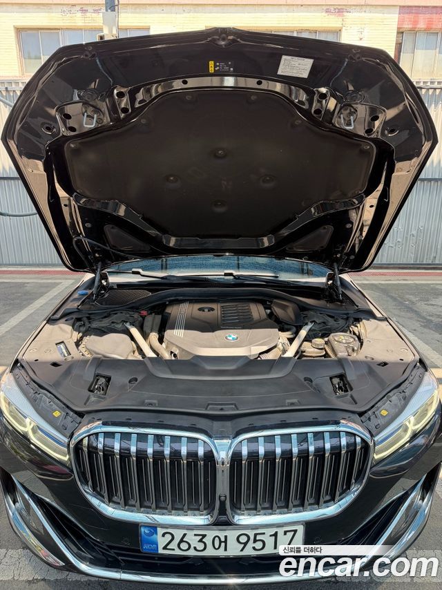BMW 7-Series 740Li xDrive Design Pure Excellence