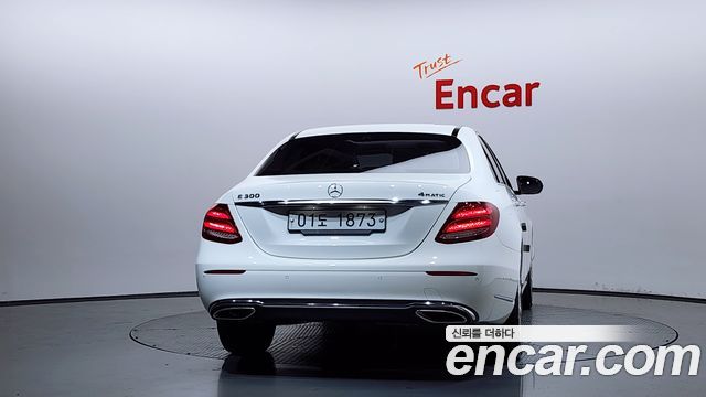 Mercedes-Benz E-Class E300 4MATIC Exclusive
