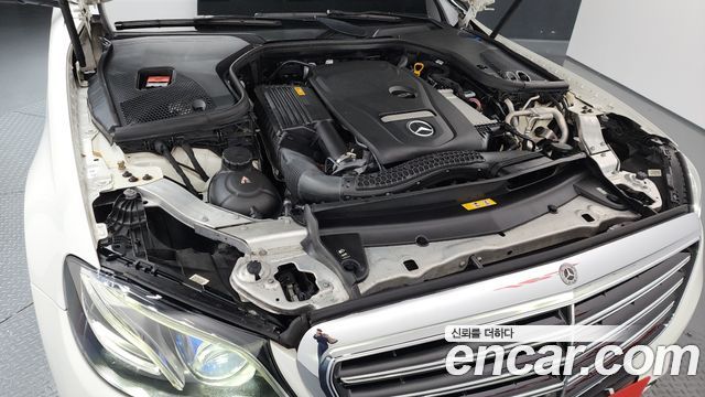Mercedes-Benz E-Class E300 4MATIC Exclusive