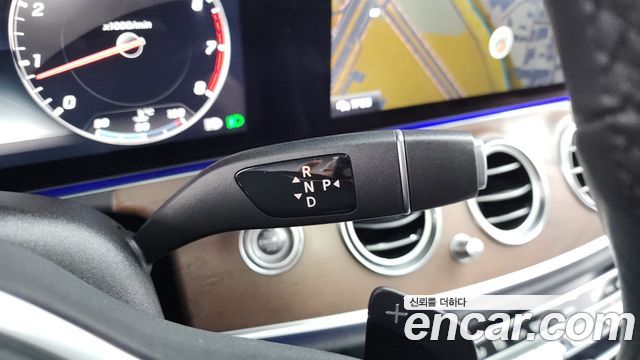 Mercedes-Benz E-Class E300 4MATIC Exclusive