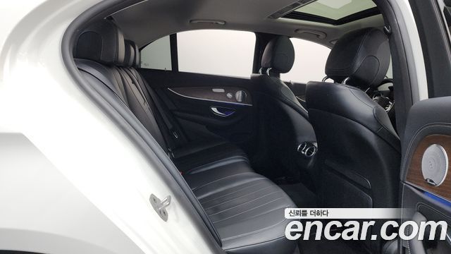 Mercedes-Benz E-Class E300 4MATIC Exclusive