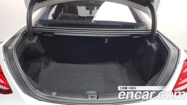 Mercedes-Benz E-Class E300 4MATIC Exclusive