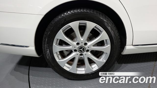 Mercedes-Benz E-Class E300 Exclusive