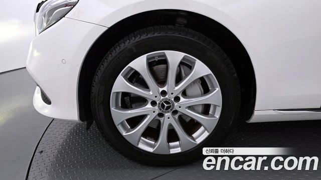 Mercedes-Benz E-Class E300 Exclusive