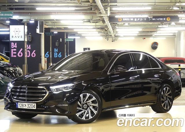 Mercedes-Benz E-Class E300 4MATIC Exclusive
