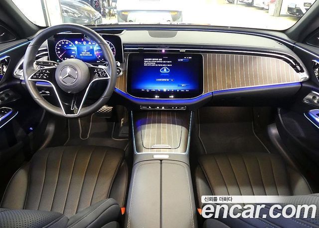 Mercedes-Benz E-Class E300 4MATIC Exclusive