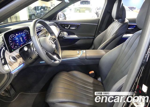 Mercedes-Benz E-Class E300 4MATIC Exclusive