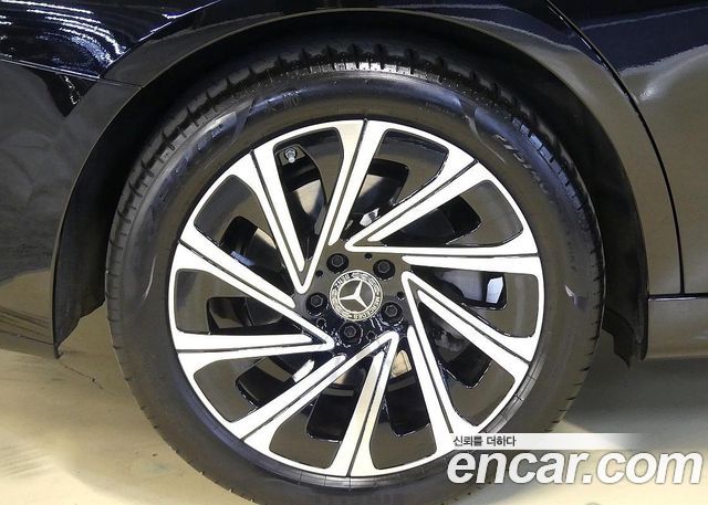 Mercedes-Benz E-Class E300 4MATIC Exclusive