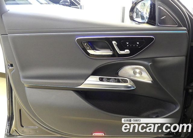 Mercedes-Benz E-Class E300 4MATIC Exclusive