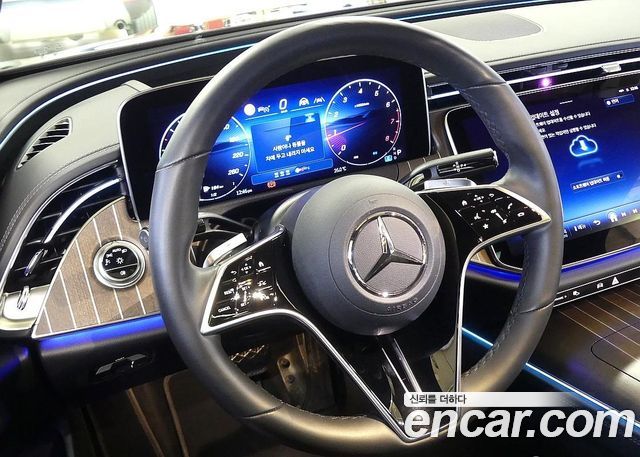 Mercedes-Benz E-Class E300 4MATIC Exclusive