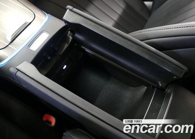 Mercedes-Benz E-Class E300 4MATIC Exclusive