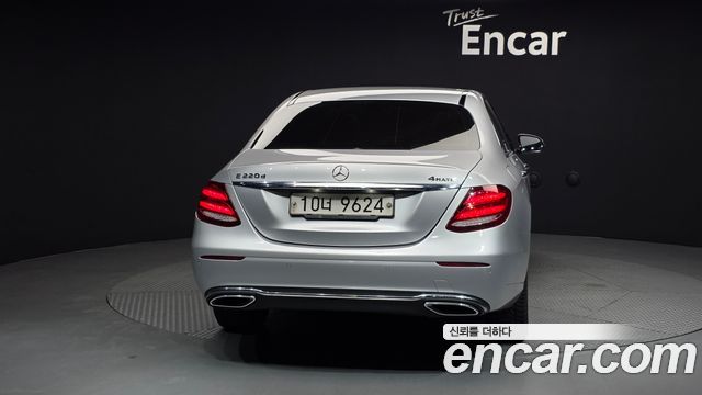 Mercedes-Benz E-Class E220d 4MATIC Avantgarde