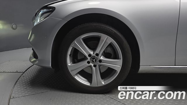Mercedes-Benz E-Class E220d 4MATIC Avantgarde
