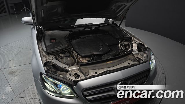 Mercedes-Benz E-Class E220d 4MATIC Avantgarde