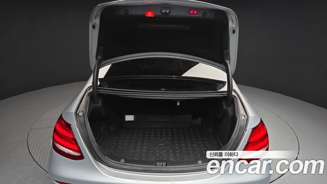 Mercedes-Benz E-Class E220d 4MATIC Avantgarde