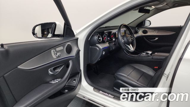 Mercedes-Benz E-Class E300 Avantgarde