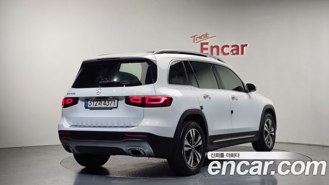 Mercedes-Benz GLB-Class GLB220