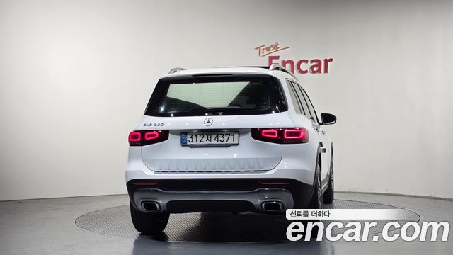 Mercedes-Benz GLB-Class GLB220