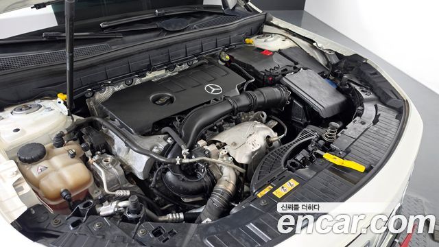 Mercedes-Benz GLB-Class GLB220