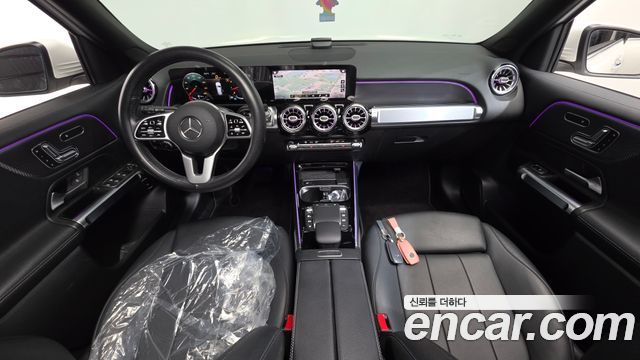Mercedes-Benz GLB-Class GLB220
