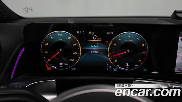 Mercedes-Benz GLB-Class GLB220