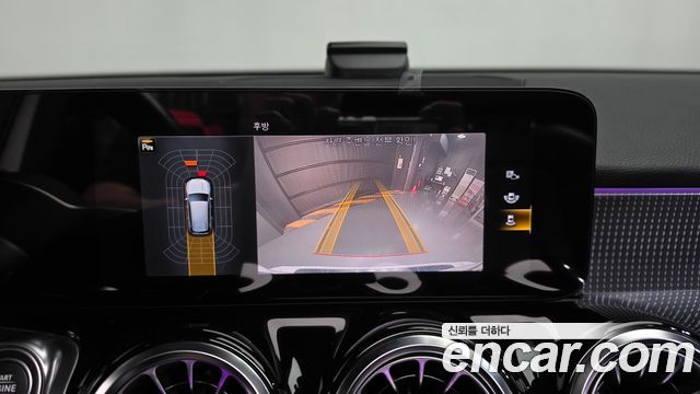 Mercedes-Benz GLB-Class GLB220