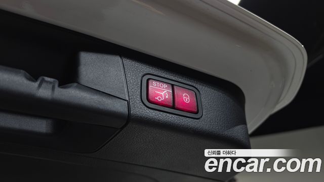 Mercedes-Benz GLB-Class GLB220