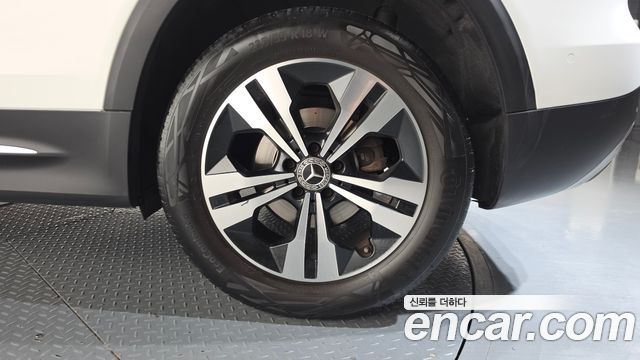 Mercedes-Benz GLB-Class GLB220