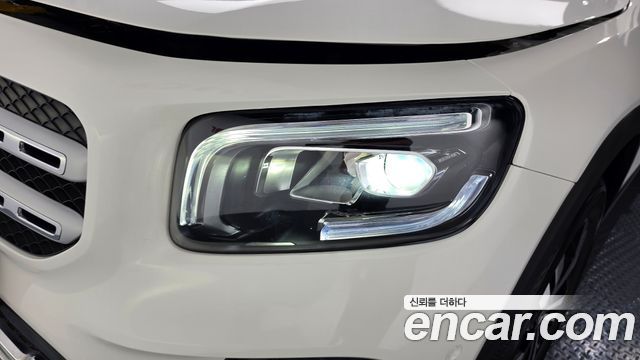 Mercedes-Benz GLB-Class GLB220