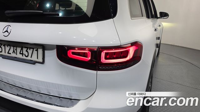 Mercedes-Benz GLB-Class GLB220