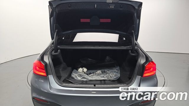 BMW 5-Series 520d xDrive M Sport Package Plus