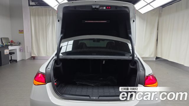 Mercedes-Benz E-Class E200 Avantgarde
