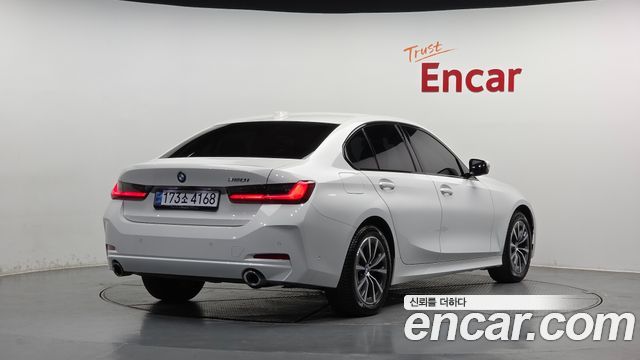 BMW 3-Series 320i
