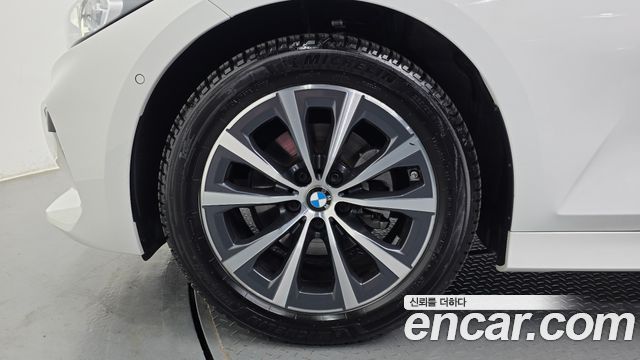 BMW 3-Series 320i