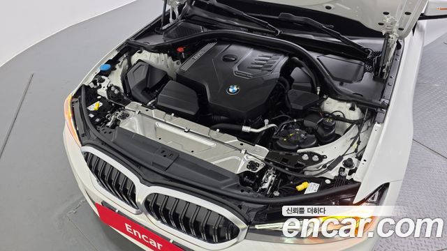 BMW 3-Series 320i