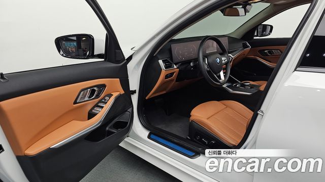 BMW 3-Series 320i