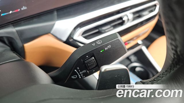 BMW 3-Series 320i