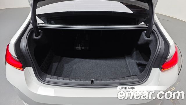 BMW 3-Series 320i