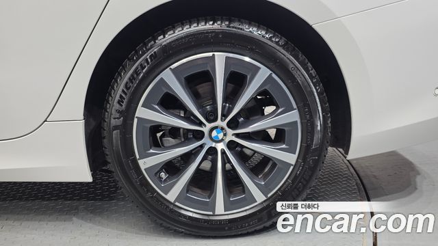 BMW 3-Series 320i