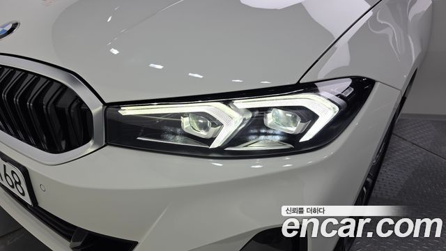 BMW 3-Series 320i