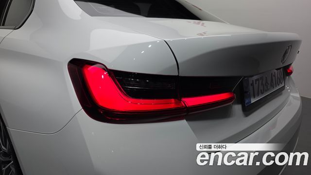BMW 3-Series 320i