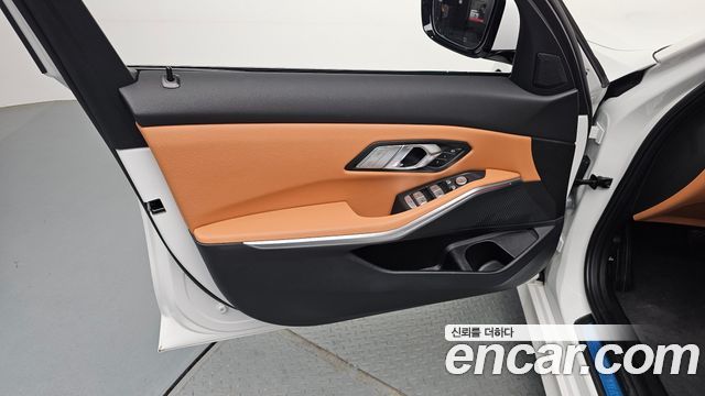 BMW 3-Series 320i