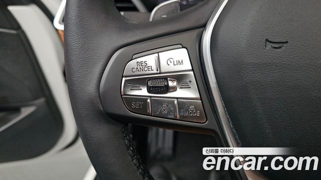 BMW 3-Series 320i